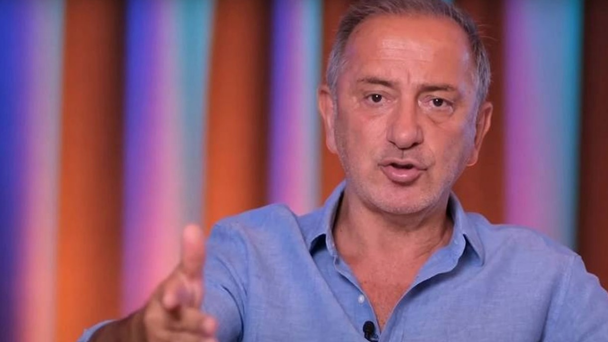 TÜRKİYE’DE KAYBOLAN ÇOCUKLARIN SAYISI ALARM VERİYOR
Fatih Altaylı, Türkiye’deki kayıp çocuk vakalarının sayısına dair üzücü bir tabloyu gözler önüne serdi. “Keşke sadece Narin kaybolmuş olsaydı; fakat Türkiye'de o kadar çok çocuk kayboluyor ki inanılmaz,” diyen Altaylı, son sekiz yılda yaklaşık 100 bin çocuğun kaybolduğunu belirtti. Yıllık 10 binden fazla çocuğun kaybolduğuna dikkat çeken Altaylı, bu durumun toplumda ciddi bir endişe kaynağı olduğunu ifade etti.
