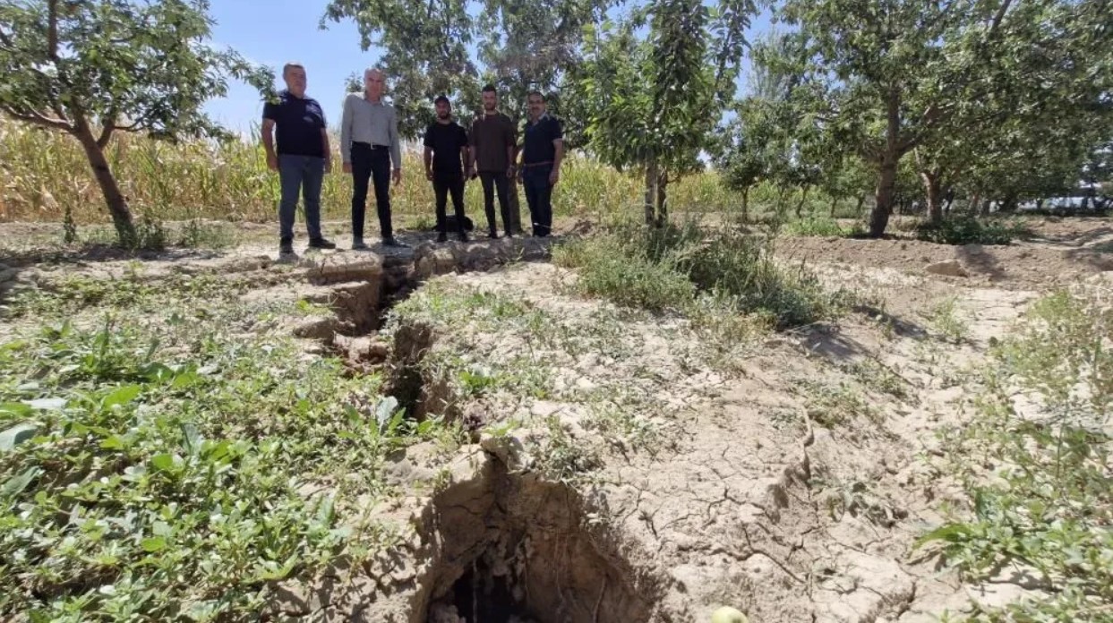 Karamanda 100 Metrelik Yarik Korkuttu Artik Sozun Bittigi Yerdeyiz 1