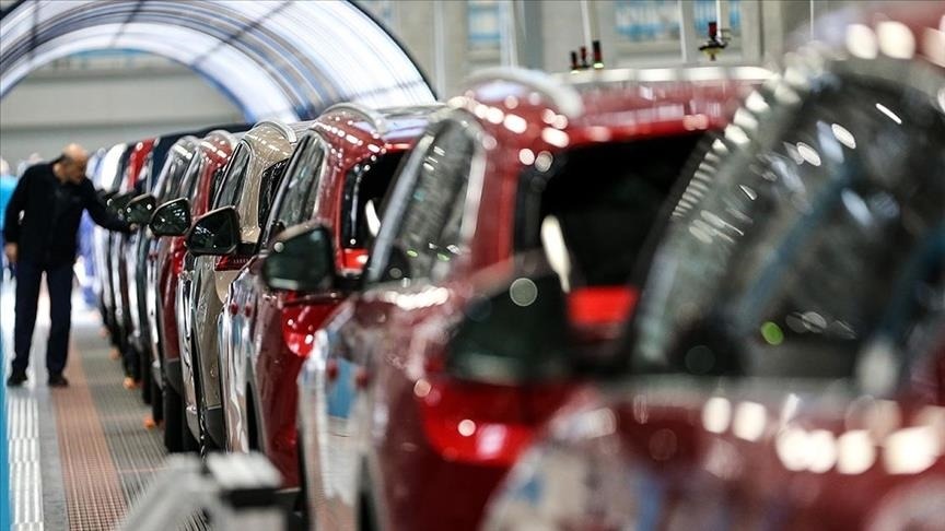 Otomotiv sektöründe de benzer bir sistemin devreye alınması için çalışmalar sürdürülüyor. Ticaret Bakan Yardımcısı Mahmut Gürcan, yakın bir gelecekte araç satışlarının da bu sistemle yapılabileceğini belirtti. Bu adımla birlikte, otomotiv sektöründe de dolandırıcılık ve sahte ilanların önüne geçilmesi hedefleniyor.