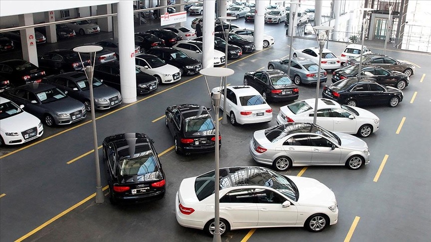 OTOMOTİV SATIŞLARINA E-DEVLET GÜVENCESİ
Selçuklu Kongre Merkezi'nde düzenlenen Türkiye Yüzyılı'nda Otomotiv ve Enerji Vizyonu Toplantısı'nda konuşan Ticaret Bakan Yardımcısı Mahmut Gürcan, otomotiv satışları için yeni bir düzenlemenin hazırlık aşamasında olduğunu açıkladı. Bu yeni uygulama ile araç sahipleri, araçlarını e-devlet üzerinden ilan verebilecekler. Böylece, otomotiv sektöründe de güvenli bir satış platformu oluşturulacak.
