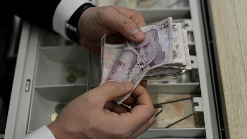 ÖZEL BANKALARIN ROLÜ VE GELECEK BEKLENTİLERİ
Henüz özel bankalar bu kampanyaya dahil olmasa da, uzmanlar yakın bir zamanda özel bankaların da benzer yapılandırma fırsatları sunacağını belirtiyor. Sabah Gazetesi Ekonomi Müdürü Dilek Güngör, BDDK’nın bu düzenlemesinin hem vatandaşlar hem de bankalar için önemli bir rahatlama sağladığını ifade ediyor. Özel bankaların katılımıyla birlikte daha fazla vatandaşın bu yapılandırma fırsatından yararlanması bekleniyor.
