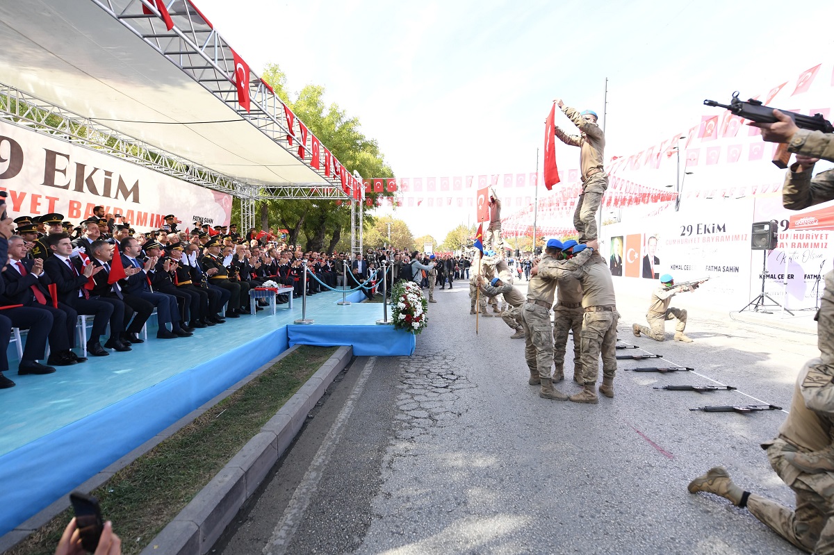 Cumhuriyetin 101. yılı Gaziantep'te coşkuyla kutlandı