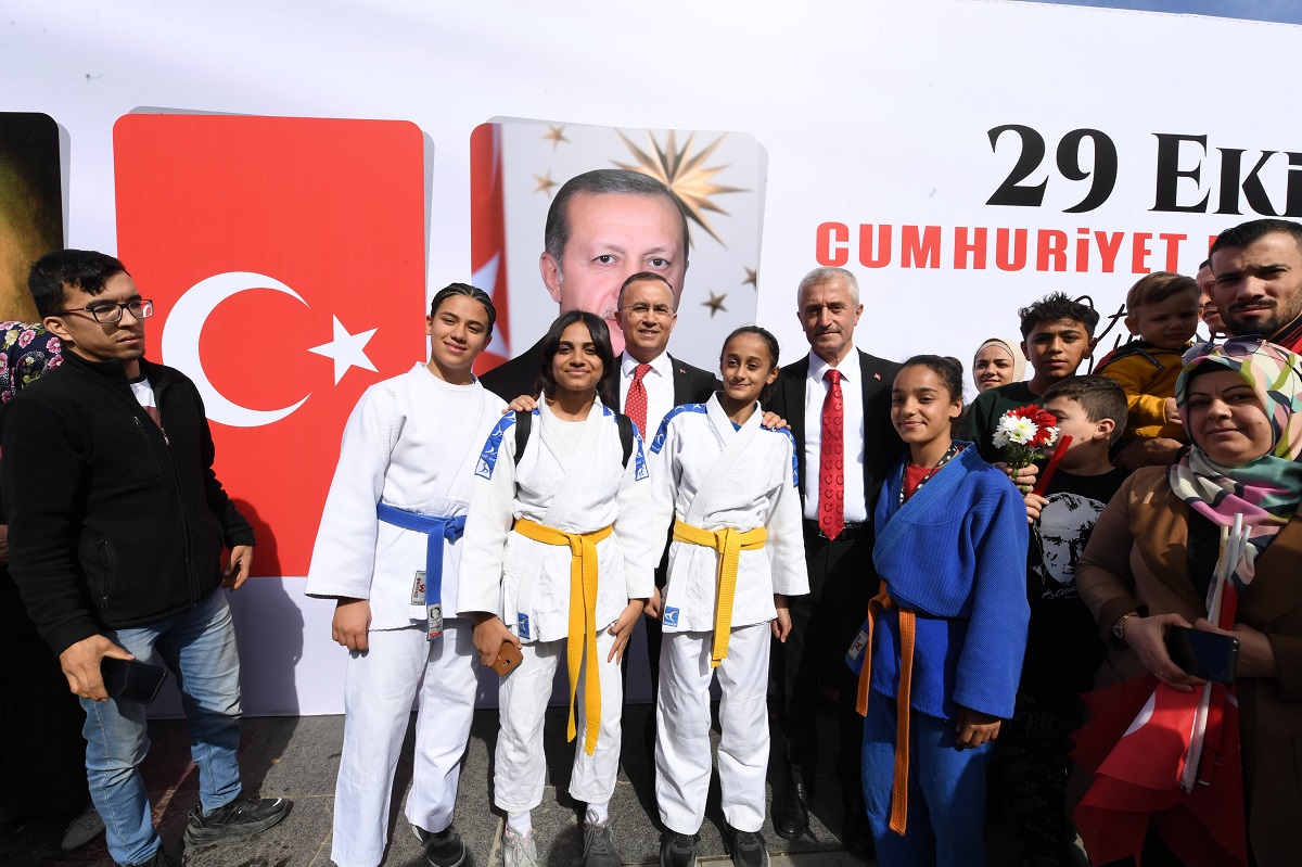 Cumhuriyetin 101. yılı Gaziantep'te coşkuyla kutlandı