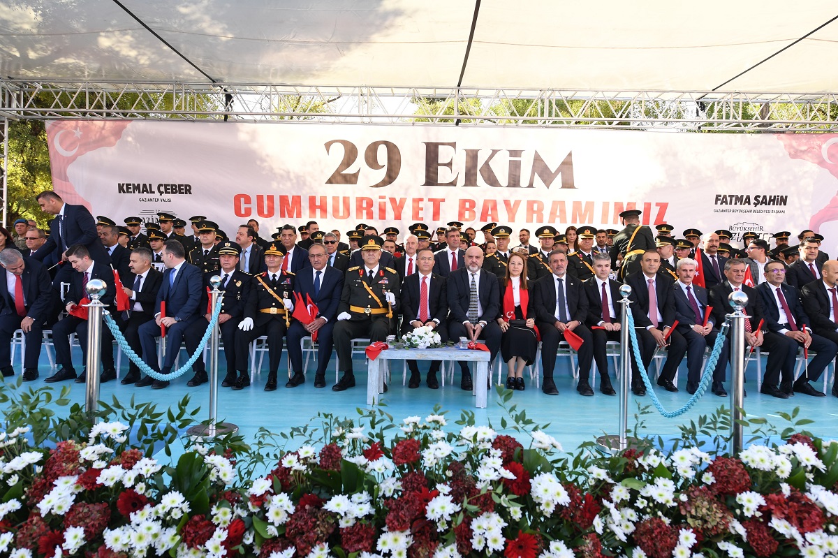 Cumhuriyetin 101. yılı Gaziantep'te coşkuyla kutlandı