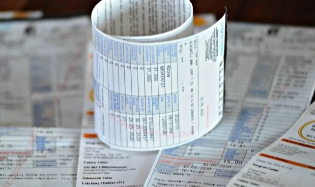 DÜZENLEME SADECE YÜZDE 3'LÜK BİR KESİMİ ETKİLEYECEK
Yeni fatura sistemi, Türkiye’deki konutların yaklaşık yüzde 3’ünü etkileyecek. Enerji Bakanlığı’ndan yapılan açıklamaya göre, toplam elektrik tüketimi 5000 kWh’nin altında kalan aboneler, devlet sübvansiyonundan yararlanmaya devam edecek. Yani bu yeni sistem, büyük oranda toplumun az bir kesimini etkileyecek.
