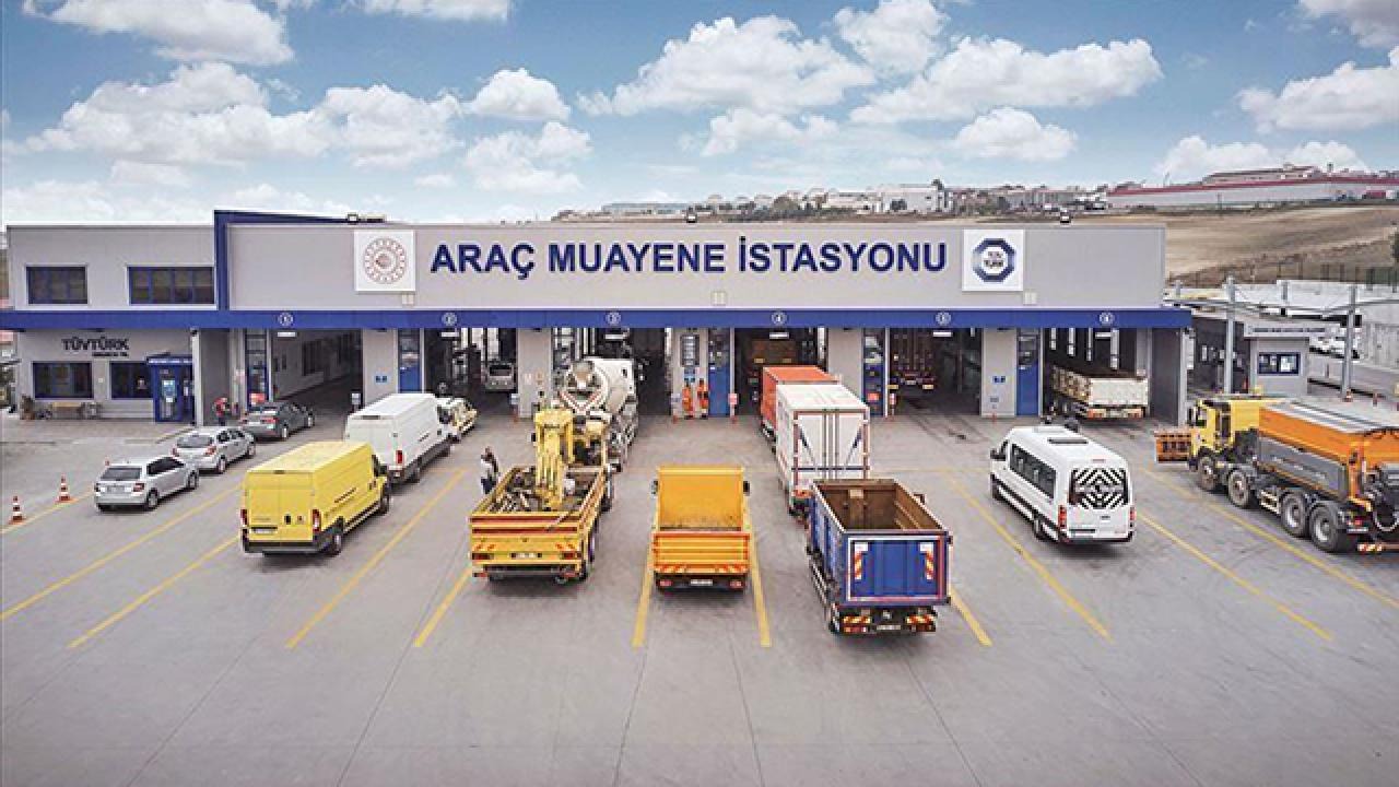 20 YILLIK İŞLETME SÜRESİ SONA YAKLAŞTI
2005 yılında 20 yıllık bir imtiyaz anlaşması ile araç muayene istasyonlarının işletme yetkisini üstlenen TÜVTÜRK’ün, 2027 yılı itibarıyla bu görev süresi sona eriyor. Bu süreçte, Türkiye genelinde güvenli sürüş ve çevre standartlarına uygun araçların yola çıkabilmesi adına önemli bir denetim görevi üstlenen muayene istasyonları, farklı hizmet bölgelerine ayrılmış durumda. İhale sürecinin başlamasıyla birlikte, bu bölgelerin yeniden yapılandırılması ve işletme haklarının devri için belirlenen adımlar, 2025 yılının başında netleşecek.
