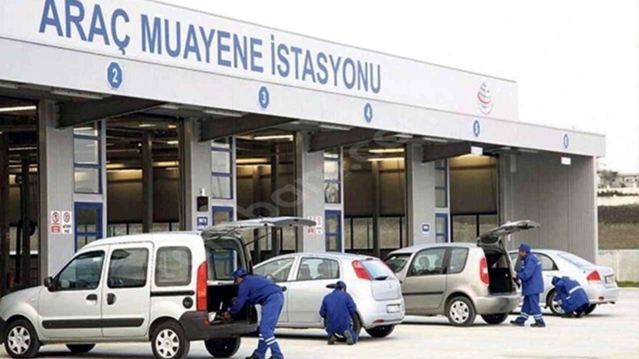 ARAÇ MUAYENE SİSTEMİNDE YENİLİKLER GÜNDEMDE
Yeni ihalenin ardından devreye girecek olan işletme, araç muayene süreçlerinde çeşitli yenilikler getirebilir. Son yıllarda dijital dönüşüm ve çevre dostu yaklaşımların önem kazanması, araç muayene istasyonlarının modernize edilmesi gerektiğini ortaya koyuyor. Yeni ihale süreciyle birlikte bu alanda yapılacak yenilikler arasında çevreye daha az zarar veren ve karbon emisyonunu düşüren teknolojilerin kullanılması ön planda olacak. Ayrıca, elektronik muayene süreçlerinin dijitalleşmesi ve araç sahiplerinin işlemlerini daha hızlı tamamlayabilmeleri için çevrim içi hizmetlerin genişletilmesi bekleniyor.
