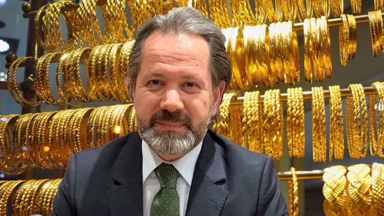 YATIRIMCILAR İÇİN DOĞRU STRATEJİ NE OLMALI?
İslam Memiş, yatırımcılara piyasaları yakından takip ederek doğru zamanlarda harekete geçmeleri konusunda uyarılarda bulunuyor. Özellikle dolar endeksinin 102 seviyesinin üzerine çıkmasının, doların uluslararası piyasalarda güç kazanmasına neden olduğunu belirten Memiş, bu durumun euro’yu daha cazip bir yatırım aracı haline getirdiğini dile getirdi. “Dolar bu haftanın en güçlü enstrümanı oldu, ancak euro dolar karşısında ciddi bir değer kaybı yaşadı. Bu da TL ile yatırım yapmak isteyenler için önemli bir fırsat olabilir” şeklinde konuştu.
