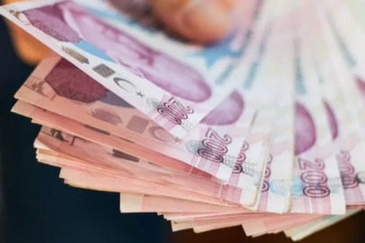 Ocak ayında ise memurlara %6 oranında bir toplu sözleşme zammı yapılması planlanıyor. Bu durumda, enflasyon farkı ile birlikte memur maaşlarının %11 civarında artması bekleniyor.