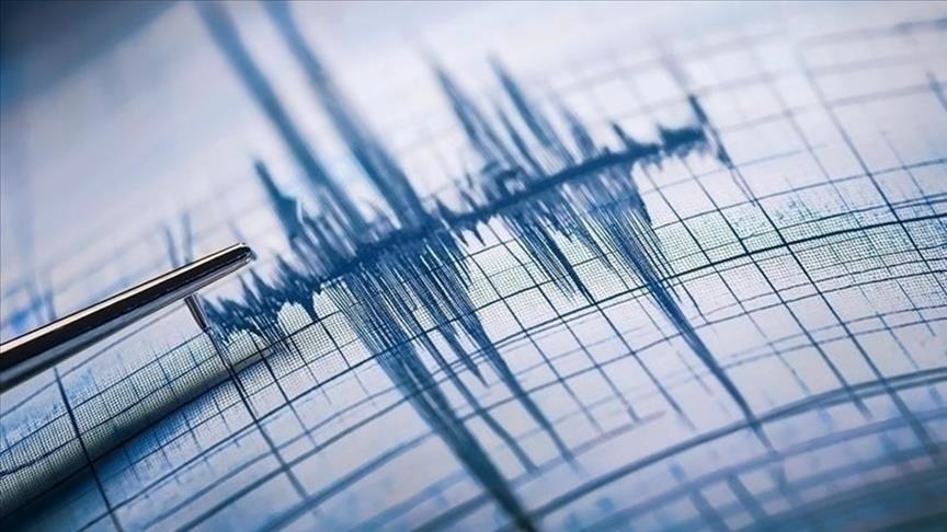 BÖLGEDE TEDİRGİNLİK YARATAN SARSINTILARIN ARDINDAN HALK RAHATLATILDI
Peş peşe meydana gelen depremler, özellikle Bayat ilçesi ve çevresinde yaşayan vatandaşlar arasında kısa süreli bir panik yarattı. Bölgedeki vatandaşlar, art arda gelen depremlerin ardından evlerinden çıkıp bir süre açık alanlarda beklemeyi tercih etti. Ancak, AFAD ve yerel yetkililer tarafından yapılan açıklamalar halkı rahatlattı. Deprem uzmanları, bölgede bu büyüklükteki depremlerin sık sık yaşanabileceğini, bu nedenle paniğe kapılmadan tedbirli olunması gerektiğini vurguladı.
