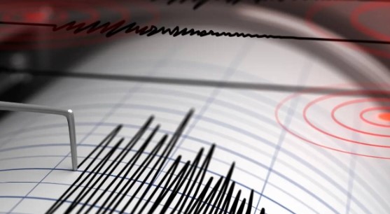 Çorum’un Bayat ilçesinde yaşanan bu son depremler, Türkiye’nin dört bir yanındaki deprem gerçeğini bir kez daha hatırlattı. Yetkililer, bu ve benzeri durumlarda sakin kalmanın, doğru bilgiye ulaşmanın ve gerekli tedbirleri almanın önemini vurgulamaya devam ediyor.