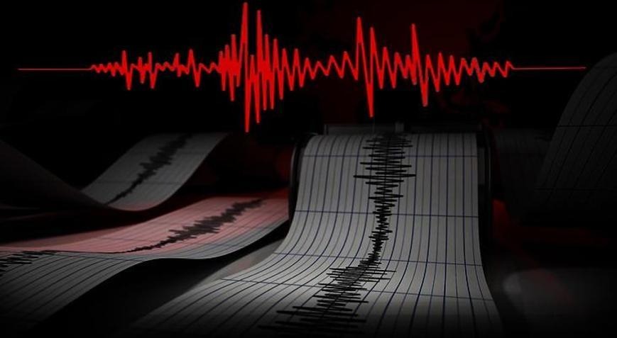 DEPREME KARŞI HAZIRLIKLI OLUNMALI
Türkiye genelinde deprem riski her zaman yüksek olduğu için uzmanlar, bu tür depremlerden ders çıkarılması gerektiğini ifade ediyor. Yapı güvenliği, acil durum planları ve halkın bilinç düzeyinin artırılması, bu tür doğal olaylarda can ve mal kaybını en aza indirmek için önem taşıyor. Çorum ve çevre illerde yaşanan bu hafif depremler, özellikle dayanıklı yapıların inşası ve afet bilinci eğitiminin önemini bir kez daha gözler önüne serdi.
