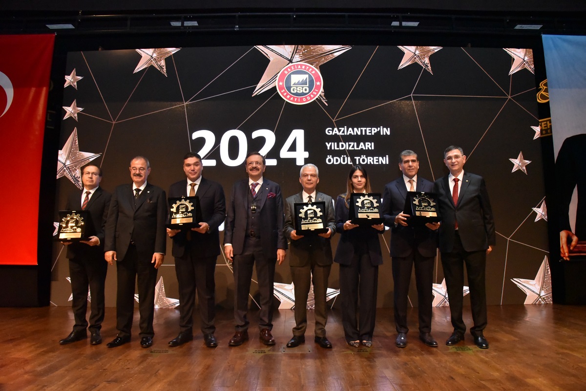 Gaziantep’in Yıldızları Ödül Töreni, hediye takdimi ve toplu fotoğraf çekiminin ardından sona erdi.