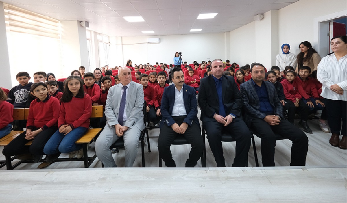 Açılışta yaptığı konuşmasında Kaymakam Nurullah Cemil Erciyas, Nurdağı’nın her türlü desteğe ihtiyaç duyduğunu belirterek, Beşler Vakfı’nın bu anlamlı girişiminin bölge için çok büyük önem taşıdığını ve ilçedeki çocukların geleceği için değerli bir katkı sunduğunu ifade etti. ERCİYAS, ayrıca Beşler Vakfı'na projeye olan katkıları nedeniyle teşekkür etti.