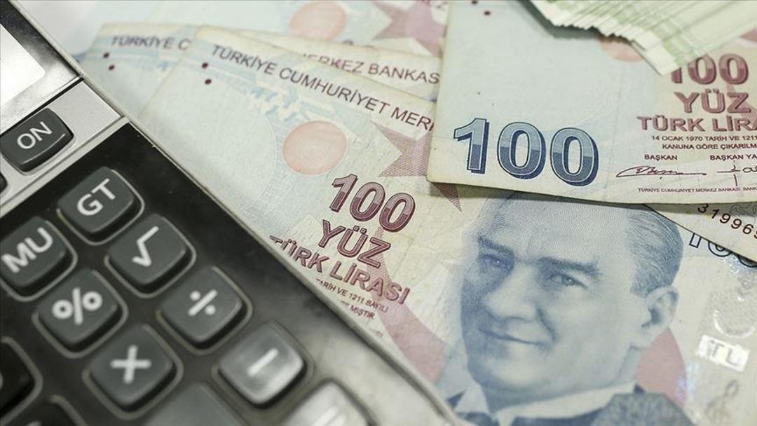 2025 yılı maaş artışları, enflasyon rakamlarının yüksek seyrinin devam etmesi durumunda kamu çalışanlarının refah seviyesini artırmada önemli bir rol oynayacak gibi görünüyor. Kasım ve Aralık ayı enflasyon oranlarının açıklanmasıyla birlikte, net zam oranlarının daha da artması beklenirken, maaş artışlarının ülkedeki genel ekonomik koşullara katkı sağlayacağı da ifade ediliyor.