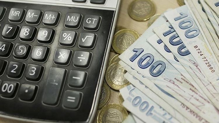 ÇALIŞANLAR İÇİN GELİR VERGİSİ ORANLARINDA İYİLEŞTİRME TALEBİ
Vergi dilimindeki değişiklikler, maaşlara uygulanan vergi yükünü azaltma konusunda oldukça önem taşıyor. 2024 yılında, asgari ücretin yalnızca 5,5 katına kadar çıkan ilk vergi dilimi oranlarının düşük olması, çalışanların net ücretlerinin azalmasına neden oluyor. Örneğin, brüt maaşı 32.587 TL olan bir çalışanın, asgari ücretin 17 katı seviyesinde bir dilime sahip olması halinde ödeyeceği vergi oranı yaklaşık yarı yarıya azalacak. Aynı şekilde, 23 bin TL brüt maaş alan bir işçi, asgari ücretin 12 katı seviyesinde bir vergi dilimi uygulandığında çok daha düşük vergi ödeyebilecek.

