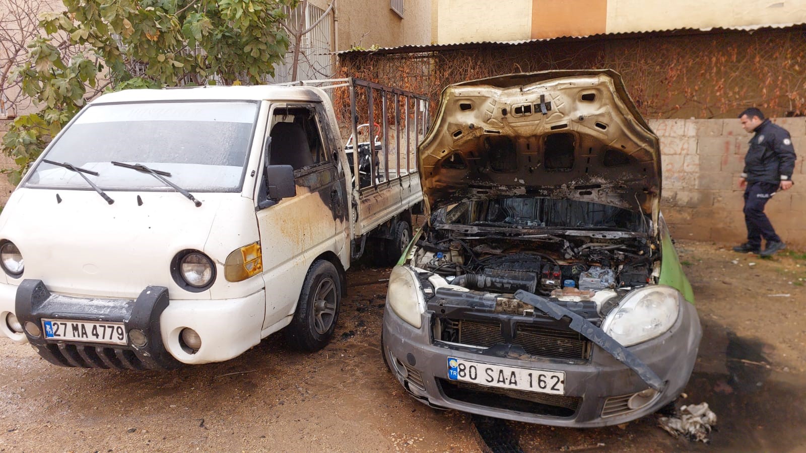 Gaziantep’te Park Halindeki Otomobil Alev Alev Yandı!