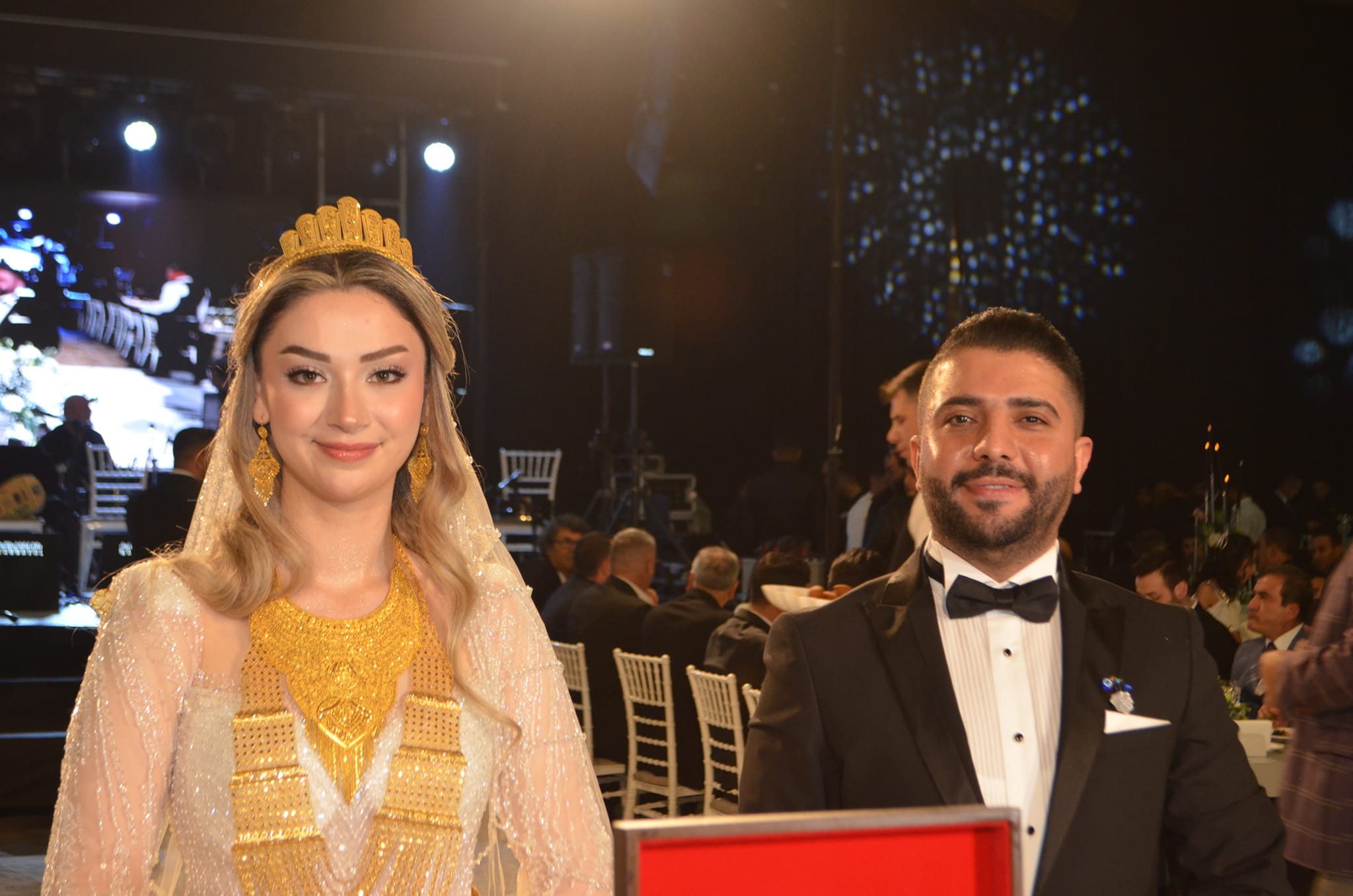 Düğüne Nizip Belediye Başkanı Ali Doğan, Karkamış Belediye Başkanı Mustafa Güzel, Nizip Belediye eski Başkanı Mehmet Sarı, Nizip Ticaret Odası Meclis Başkanı Bekir Karabacak, Nizip Ticaret Borsası Başkanı İbrahim Sarı, Nizip Belediye Başkan eski Yardımcısı Mustafa Doktoroğlu, Volkan Group Yönetim Kurulu Başkanı Bilal Çeker, KADOSAN Group Yönetim Kurulu Başkan Vekili Veli Kadooğlu, iş ve siyaset dünyasından çok sayıda isim katıldı.