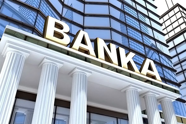 YATIRIMCILAR UYGULAMAYA TEPKİ GÖSTERİYOR
Hisse senedi yatırımcıları arasında, hesap bakım ücreti uygulamasına karşı ciddi tepkiler oluştu. Birçok yatırımcı, bu yeni uygulamanın yatırım maliyetlerini artıracağını savunuyor. Bazı müşterilerin, bu ücretleri ödememek için hisse senedi hesaplarını kapatmayı düşündüğü iddia ediliyor.
