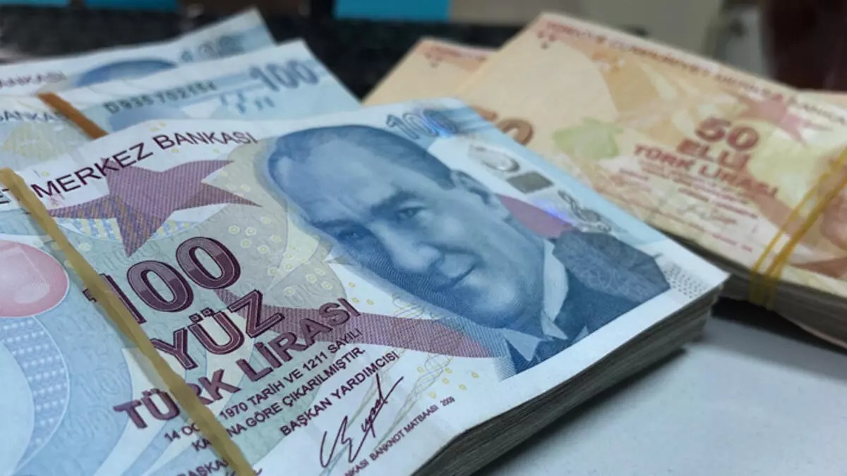 500 BİN TL VE 1 MİLYON TL İÇİN GETİRİ HESAPLAMALARI
Yüzde 53 oranında faiz sunan bir bankada yapılacak mevduat yatırımlarının aylık net getirileri şu şekilde hesaplanıyor:
