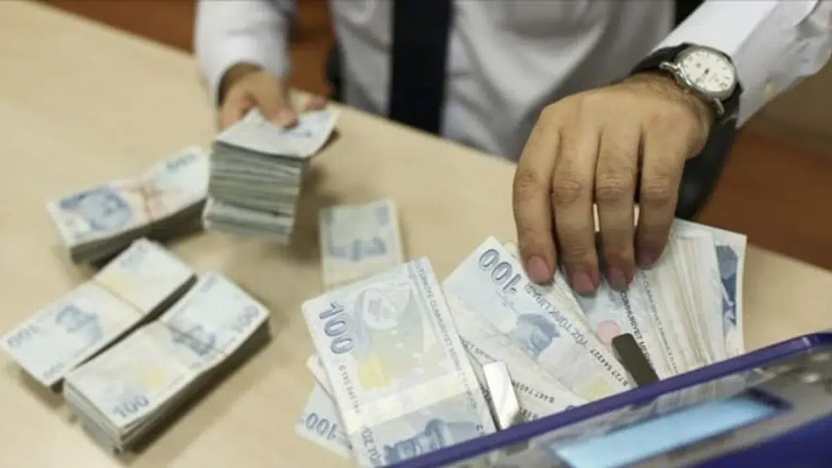 EKONOMİSTLERİN GÖZÜ MERKEZ BANKASI’NDA
Ekonomistler, 23 Ocak’ta yapılacak Para Politikası Kurulu toplantısından çıkacak kararı yakından takip ediyor. Merkez Bankası’nın olası bir faiz indirimi, mevduat faiz oranlarını etkileyebilir ve yatırımcıların kazanç planlarını yeniden gözden geçirmesine neden olabilir.
