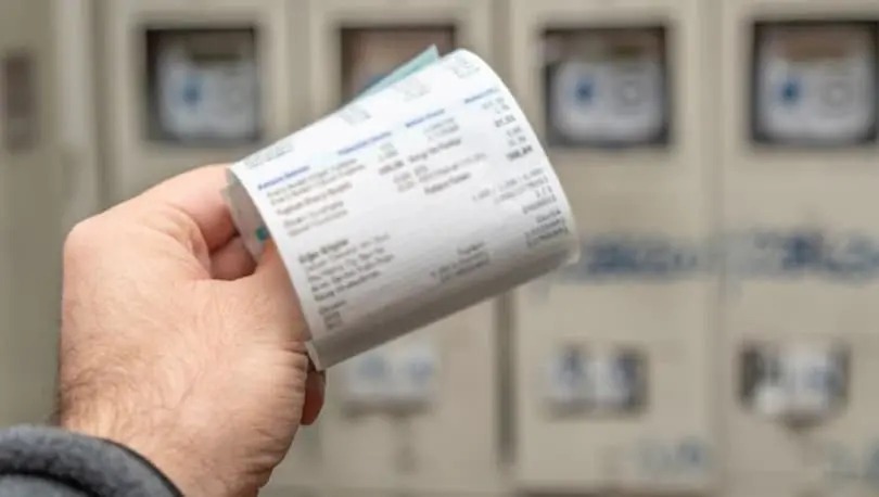 PERAKENDE SATIŞ SÖZLEŞMELERİNE YENİ DÜZENLEMELER
Yönetmeliğin perakende satış sözleşmelerine ilişkin hükümlerinde de yenilikler yapıldı. Artık perakende satış sözleşmeleri yazılı olarak ya da uzaktan, dijital yöntemlerle imzalanabilecek. Sözleşmelerin ekinde yer alan formlar, güvenli elektronik imza veya el yazısıyla onaylandıktan sonra geçerli sayılacak.

