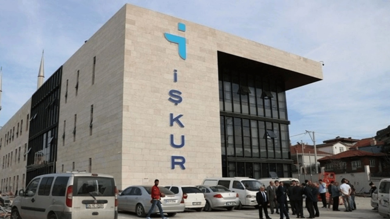 Özellikle İstanbul’un Arnavutköy ilçesinde beden işçisi pozisyonu için yoğun bir talep var. Arnavutköy’de toplam 1013 beden işçisi, 121 konfeksiyon işçisi istihdam edilecek. Üsküdar’da ise perakende satış elemanı olarak 521 kişi işe alınacak.