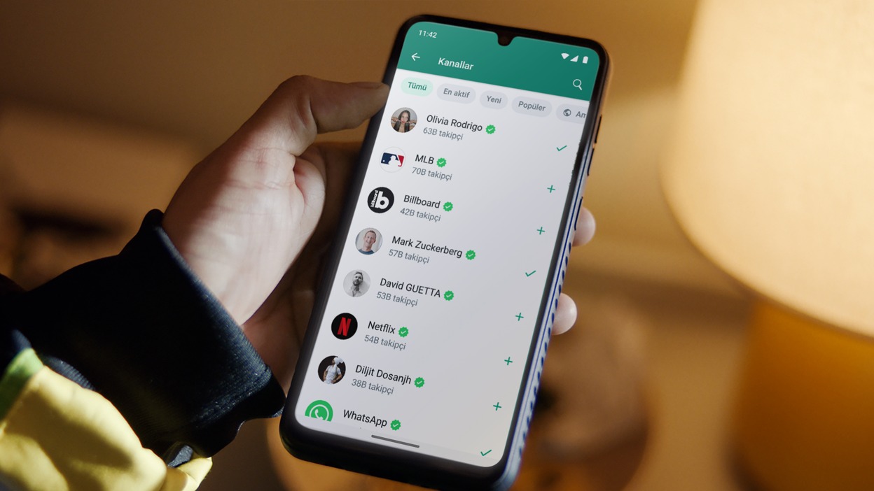 TEKNOLOJİDE GÜNCELLİK VE WHATSAPP’IN GELECEĞİ
WhatsApp’ın bu kararı, eski cihazlar için desteği sonlandırsa da, uygulamanın daha güvenli ve gelişmiş bir hizmet sunmasına katkı sağlayacak. Teknolojinin hızla ilerlediği günümüzde, kullanıcıların da bu değişime ayak uydurması gerekiyor. Meta, gelecekte yapacağı güncellemelerle kullanıcı deneyimini daha ileriye taşımayı hedefliyor.
