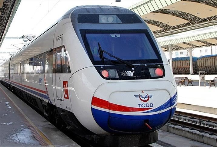 TCDD PERSONEL ALIMINDA BAŞVURU SÜRECİ
TCDD'nin ilanına göre, Haydarpaşa Liman İşletme Müdürlüğü'nde çalışacak 9 vinç operatörü belirsiz süreli sözleşmeyle işe alınacak. Adayların başvurularını 24 Ocak tarihine kadar Türkiye İş Kurumu (İŞKUR) üzerinden yapması gerekiyor. Başvuruların ardından oluşturulacak nihai listede yer alan adaylar, evrak teslim ve sınav süreçlerine katılacak.
