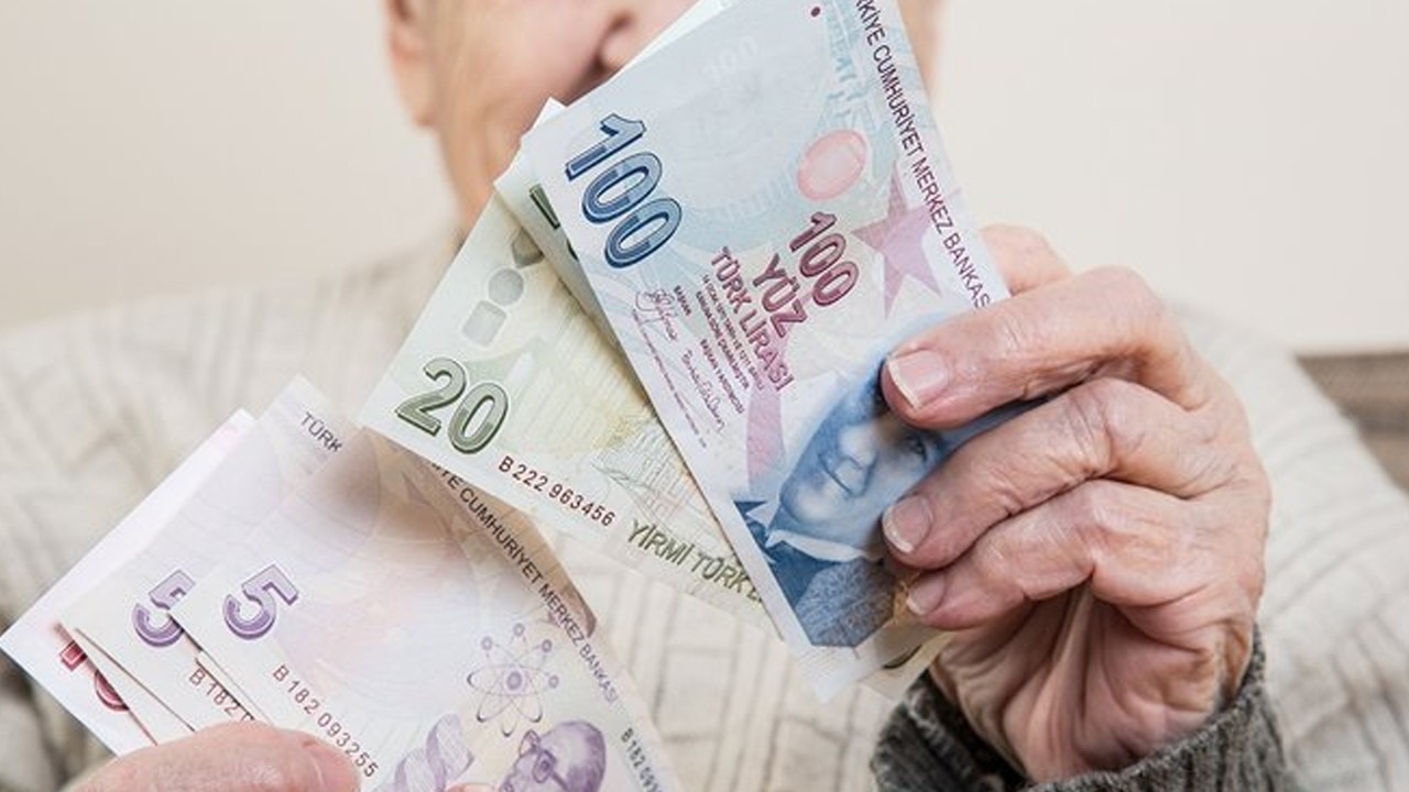 TEB (Türk Ekonomi Bankası)
TEB, emekli maaşını taşıyanlara toplamda 21.000 TL’ye kadar ödeme yapıyor. Elektrik ve doğalgaz faturaları için otomatik talimat veren müşteriler, ek avantajlardan yararlanabiliyor.
