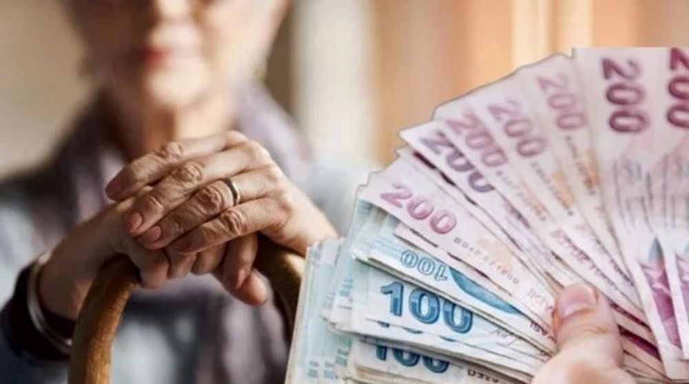 EMEKLİLER NASIL BAŞVURU YAPABİLİR?
Emekliler, promosyon kampanyalarından faydalanmak için maaşlarını taşıyacakları bankaya başvuruda bulunmalıdır. e-Devlet sistemi, bankanın mobil uygulamaları veya şubeler aracılığıyla bu işlemleri kolayca tamamlamak mümkün. Bankalar, başvuru süreci ve promosyon ödemesiyle ilgili ayrıntılı bilgileri resmi internet sitelerinde paylaşmaktadır.
