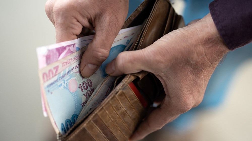 İŞ Bankası
İŞ Bankası, emekli maaşlarını taşıyanlara 12.000 TL’ye kadar promosyon ödemesi yapıyor. 3 yıllık maaş alma taahhüttü veren emekliler, maaş tutarına göre bu kampanyadan yararlanabiliyor.
0-9.999 TL aralığı: 5.000 TL
10.000 TL-14.999 TL aralığı: 8.000 TL
15.000 TL-19.999 TL aralığı: 10.000 TL
20.000 TL ve üzeri: 12.000 TL
