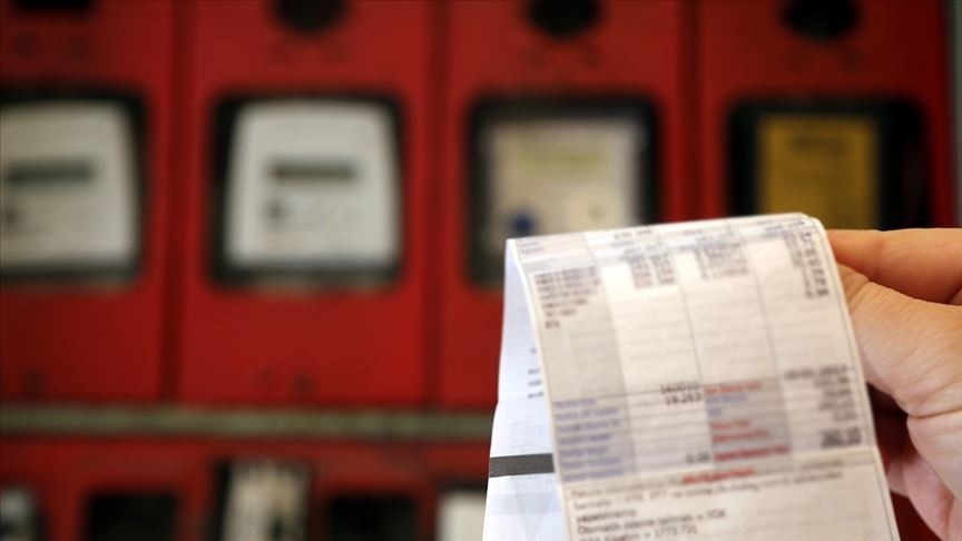DÜZENLEMEDEN MUAF TUTULAN YERLER
Bazı kamu hizmeti alanları yeni düzenlemeden etkilenmeyecek. Cami, cemevi, AFAD barınma merkezleri gibi yerler, mevcut elektrik tarifeleri üzerinden ödeme yapmaya devam edecek. Bu durum, sosyal hizmetlerin kesintisiz bir şekilde devamı açısından önem taşıyor.
