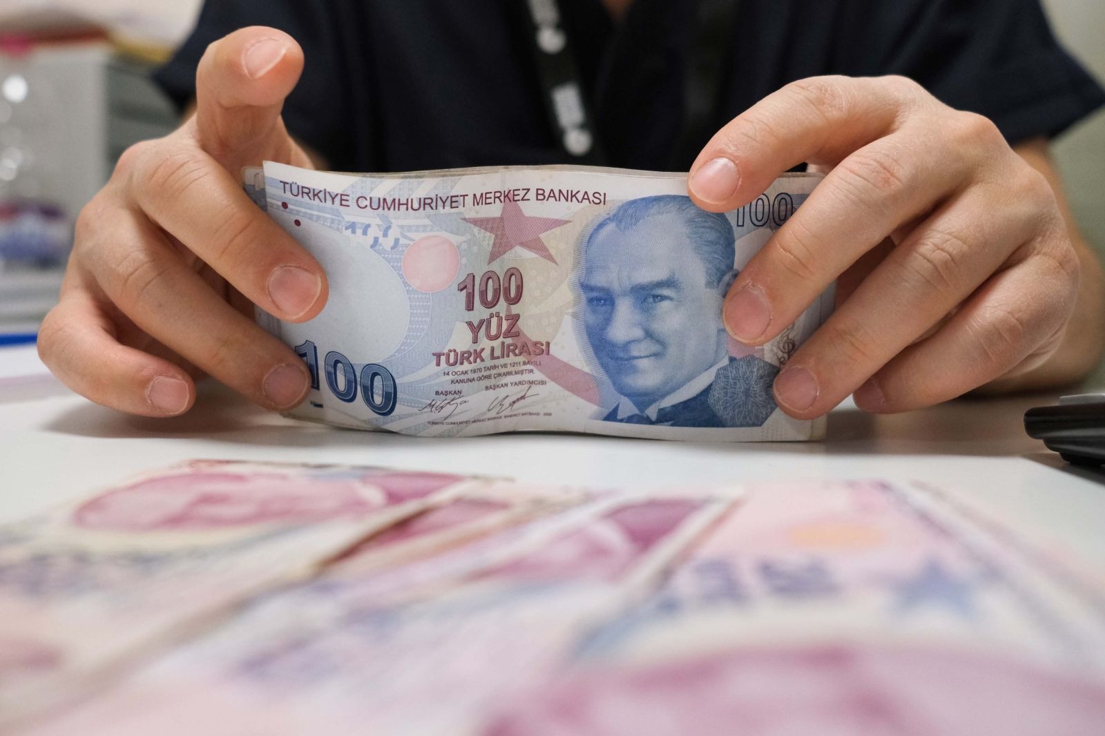 Resmi uygulamaları kullanın: Bankanızın resmi mobil uygulamalarını ya da web sitesini kullanarak doğrudan işlem yapın.