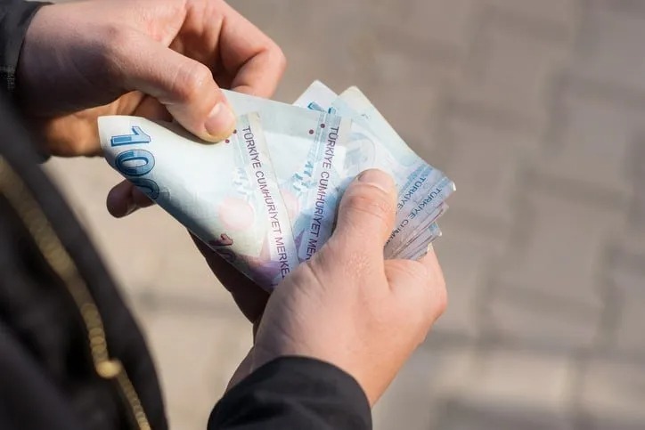 Bu tür kampanyalardan faydalanmayı düşünen bireylerin, bankaların güncel kredi şartlarını kontrol ederek kendileri için en uygun seçeneği değerlendirmeleri tavsiye edilir.