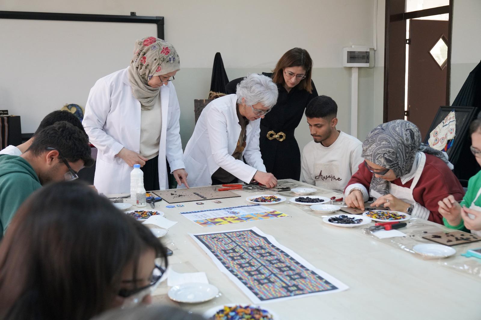 Atik Camlar Usta Ellerde Hayat Buluyor (3)