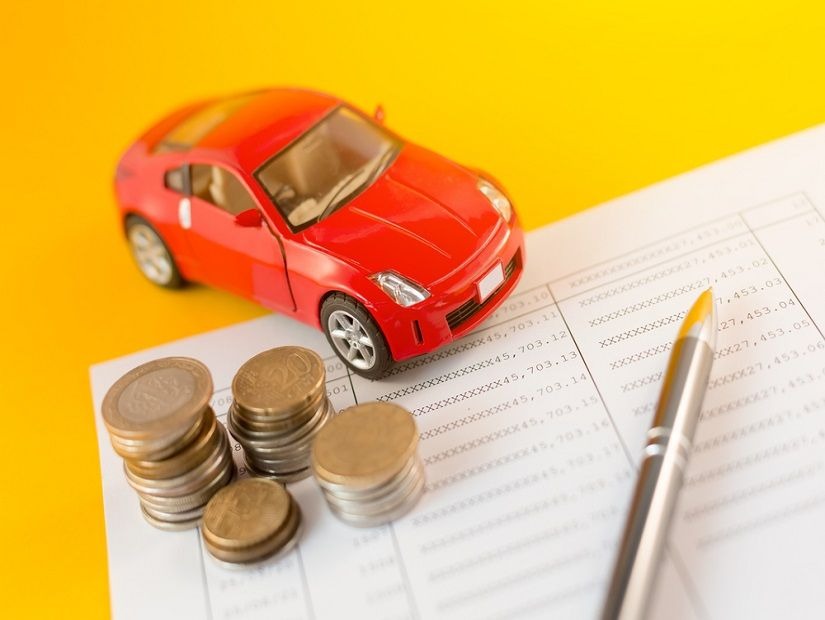 İstanbul Motorlu Araç Satıcıları Derneği (İMAS) Başkanı Hayrettin Ertemel, konuya ilişkin değerlendirmesinde, Merkez Bankası'nın politika faizinde yaptığı indirimlerin taşıt kredilerini de etkilediğini söyledi. Ertemel, "Son iki ayda taşıt kredisi faiz oranlarında gözle görülür bir düşüş yaşandı. Önceden yüzde 3,50 civarında olan oranlar şu an yüzde 3,20 seviyelerine kadar gerilemiş durumda. Ancak bankalar arasında farklı faiz oranlarının uygulandığını unutmamak gerekiyor" dedi.