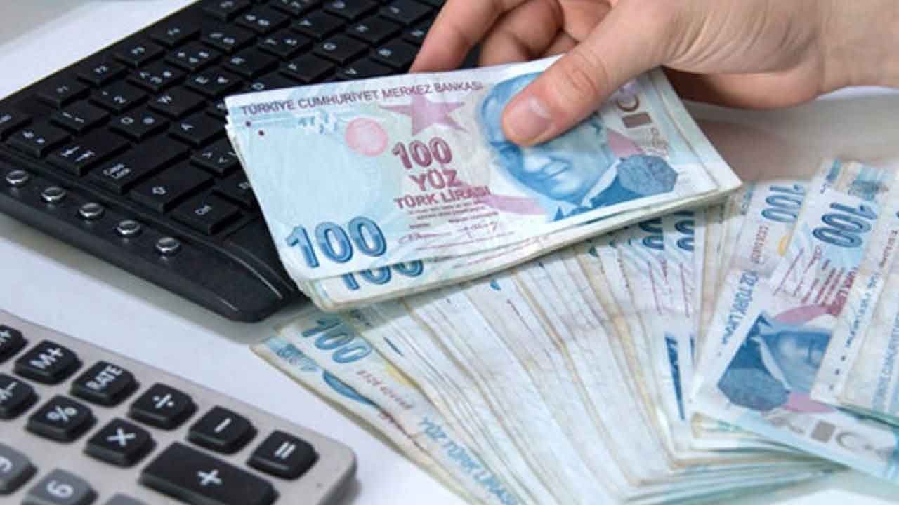 PRİM ÖDEYEREK EMEKLİ OLMAK MÜMKÜN
Yeni sistem, 18 yaşını dolduran ve herhangi bir zorunlu SGK sigortası bulunmayan bireylere çalışmadan emeklilik imkânı sunuyor. Kendi primlerini düzenli olarak ödeyen kişiler, belirli bir süre sonunda emeklilik hakkına kavuşacak. Devlet tarafından sunulan 4B İsteğe Bağlı Sigorta seçeneği ile sigorta kaydı oluşturulabiliyor.
