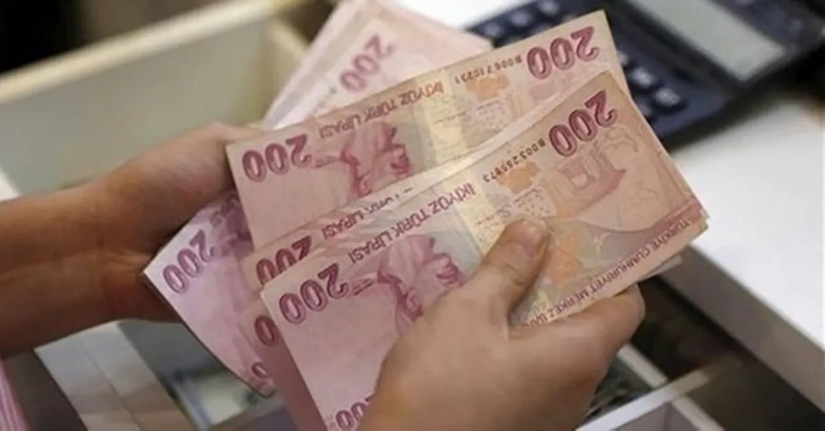 Ancak, uzun yıllar çalışarak emekli olanlar açısından sistemin adil olup olmadığı tartışma konusu. Birçok kişi, çalışmadan emekliliğin haksız bir avantaj sağladığını savunurken, diğerleri bu düzenlemenin özellikle gençler ve işsiz bireyler için önemli bir güvence sunduğunu düşünüyor.
