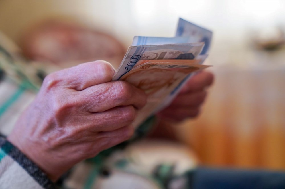 İKRAMİYELER YÜZDE 200 ARTTI
Emekli bayram ikramiyeleri ilk kez 2018 yılında bin lira olarak ödenmeye başlanmıştı. 2021 yılında bu rakam bin 100 liraya, 2023 yılında 2 bin liraya ve 2024 yılında ise 3 bin liraya yükseltildi. Böylece ikramiyeler, 2018 yılından bu yana yüzde 200’lük bir artış gösterdi.
