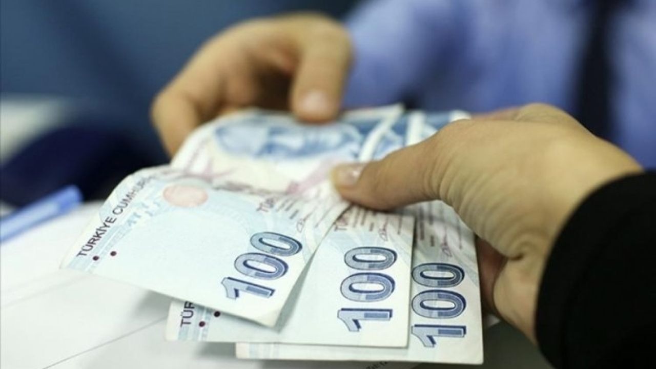 BAYRAM TARİHLERİ BELLİ OLDU
Emekli bayram ikramiyeleri, Ramazan ve Kurban bayramlarından önce hesaplara yatırılıyor. Bu yıl Ramazan Bayramı 30 Mart'ta, Kurban Bayramı ise 6 Haziran’da kutlanacak. İkramiyelerin 30 Mart’tan önce hesaplara yatırılması planlanıyor.

