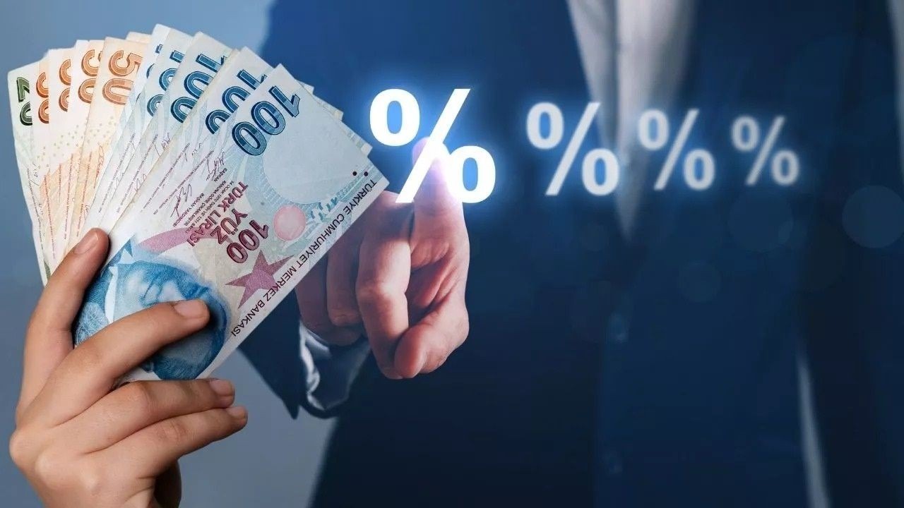 EKONOMİK BEKLENTİLER VE FAİZ ORANLARI
Ekonomistler, Merkez Bankası’nın faiz indirim politikasının devam etmesi halinde ihtiyaç kredisi faiz oranlarının daha da düşebileceğini belirtiyor. 
