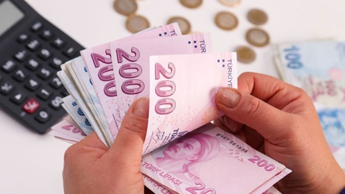 Bankalar, kredi vadelerine göre faiz oranlarını yeniden belirledi. Bankaların resmi internet sitelerinde yayımlanan verilere göre, 12, 24 ve 36 ay vadeli ihtiyaç kredilerinde farklı faiz oranları uygulanıyor. 