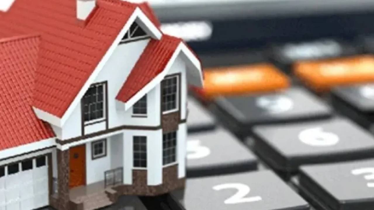 FAİZLERİN DÜŞMESİ YATIRIMCI DAVRANIŞLARINI NASIL ETKİLER?
Faiz oranlarının cazibesini kaybetmesi durumunda yatırımcıların farklı yatırım araçlarına yönelebileceği belirtiliyor. Güvenli liman olarak görülen altın ve döviz piyasalarının, düşük faiz oranları nedeniyle daha fazla ilgi görmesi muhtemel. Geçen yıl altının yüzde 66 oranında değer kazandığı, döviz yatırımlarının ise yüzde 50 seviyelerinde bir getiri sağladığı hatırlatılıyor.
