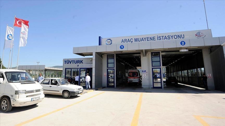 KAMU PAYI HAZİNEYE AKTARILACAK
İmzalanacak yeni imtiyaz sözleşmelerine göre, muayene ücretlerinin ilk üç yılı için yüzde 30, sonraki yedi yıl için yüzde 40, son on yıl için ise yüzde 50’lik bir pay Hazine’ye aktarılacak. Bu düzenlemeyle kamuya sağlanacak gelir artırılacak ve hizmet kalitesi daha sıkı denetim altında tutulacak.
