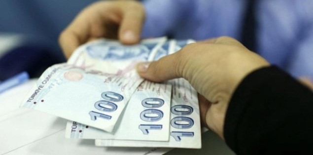 Bayram, “Şu anda emeklilerin aldığı ikramiye 3 bin TL. Ancak enflasyon oranları ve yaşam maliyetindeki artışlar göz önüne alındığında, bu rakamın artırılması neredeyse kaçınılmaz. Devletin, emeklilerin alım gücünü koruma politikaları çerçevesinde bir zam yapacağını düşünüyorum” dedi.