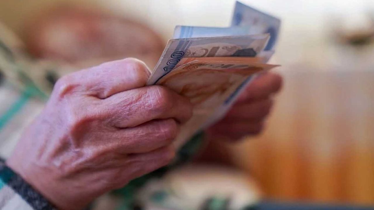Emekli bayram ikramiyesi ne kadar, belli oldu mu? Bayram ikramiyesi ne zaman yatacak?