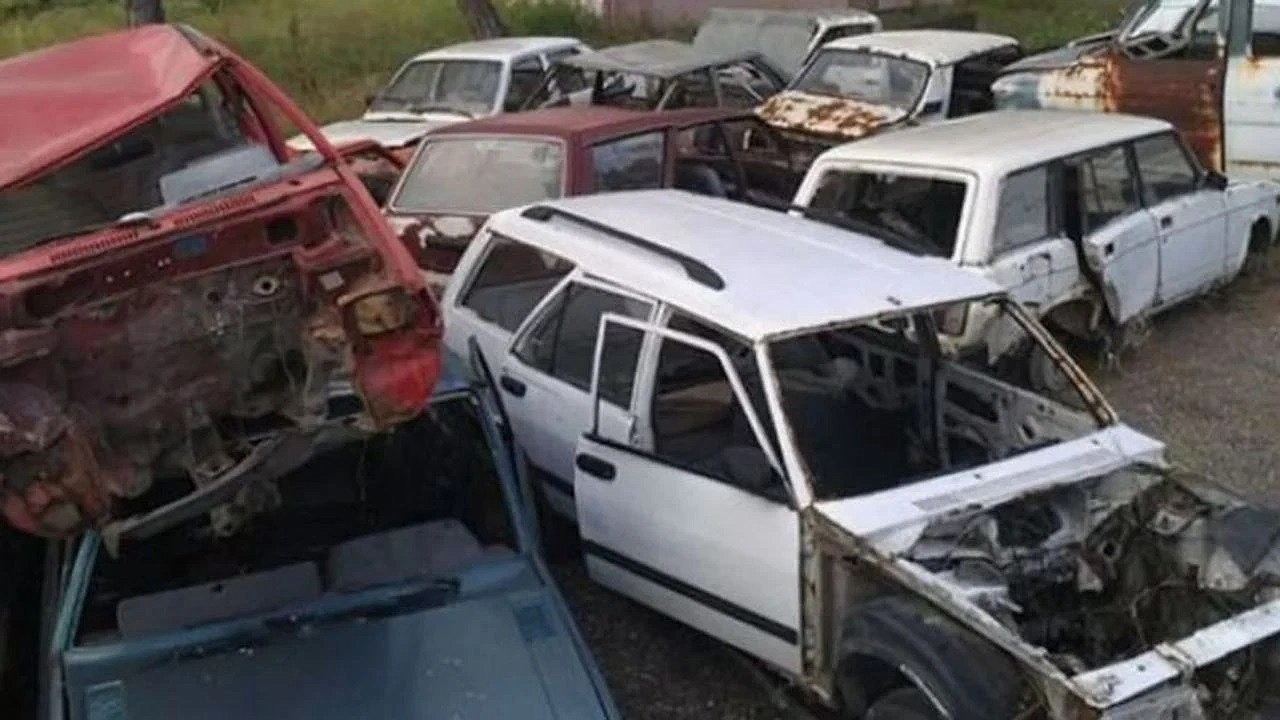 Hurda teşviki ve ÖTV muafiyeti konusundaki belirsizlik devam ederken, araç sahipleri TBMM’den çıkacak kararları yakından takip ediyor. Teklifin yasalaşması durumunda, özellikle eski araç sahipleri ve ticari şoförler için önemli avantajlar sağlanacak. Ayrıca, trafikte daha güvenli ve çevreye duyarlı bir ulaşım sisteminin oluşturulması mümkün olacak.