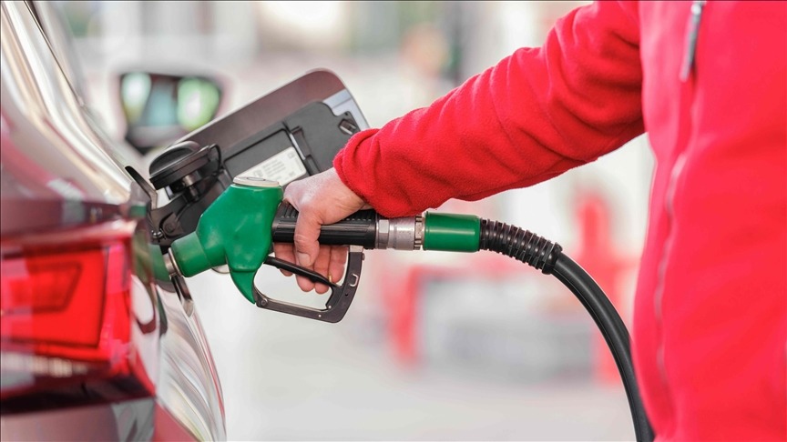 Şu an İstanbul’da ortalama 46,56 TL seviyesinde olan motorin litre fiyatı, zam sonrasında 48,06 TL’ye çıkacak. Bu artış, özellikle sık seyahat eden ve büyük araç kullanan vatandaşlar için önemli bir maliyet artışı anlamına geliyor. Örneğin, 40 litrelik bir yakıt deposu bulunan bir aracın deposunu doldurmak, yaklaşık 70 TL daha fazla maliyet gerektirecek.