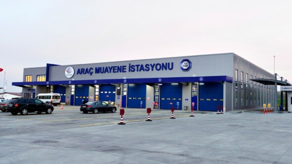 İHALEDE ÇEKİŞMELİ GEÇEN AŞAMALAR
Özelleştirme İdaresi Başkanlığı tarafından gerçekleştirilen ihaleye üç büyük ortak girişim grubu katıldı: Doğuş Tem OGG, AGTT OGG ve MOI OGG. Açık artırmanın ilk turunda en düşük teklif 750 milyon dolar olarak belirlendi ve ihale 800 milyon dolarla başladı. Doğuş Tem OGG, ilk aşamada çekilme kararı alırken, AGTT OGG ise üçüncü turda ihaleden ayrıldı.
